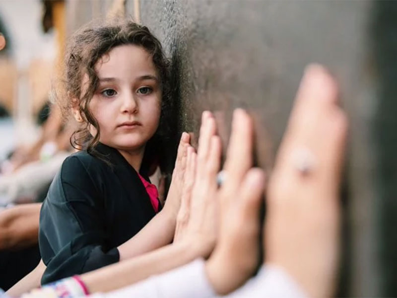 شاهد ثاني أفضل صور موسم الحج هذا العام... "الطفلة والكعبة"